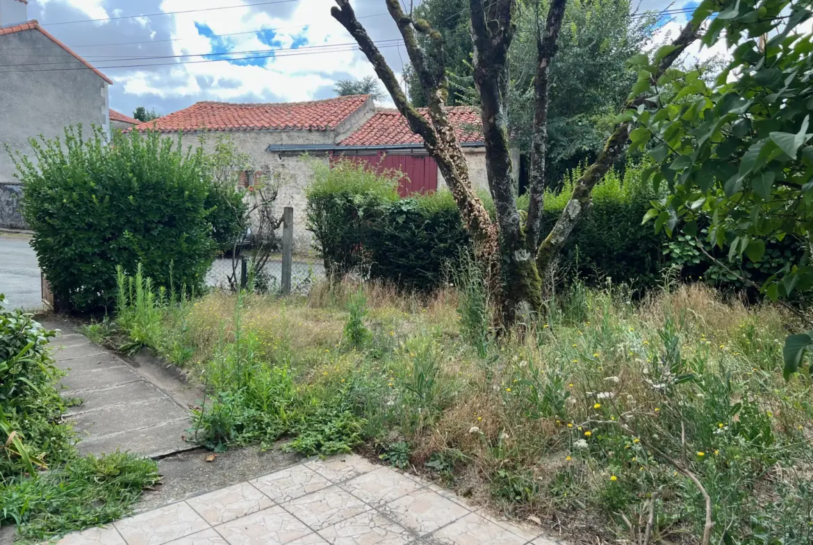 Maison à rénover à 10 minutes de Ste Hermine sur 547 m² 