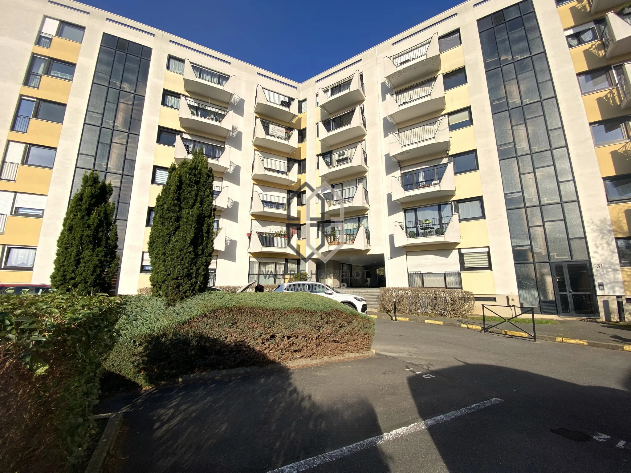 Appartement 3 pièces avec balcon sud et vue dégagée à Chennevières-sur-Marne 