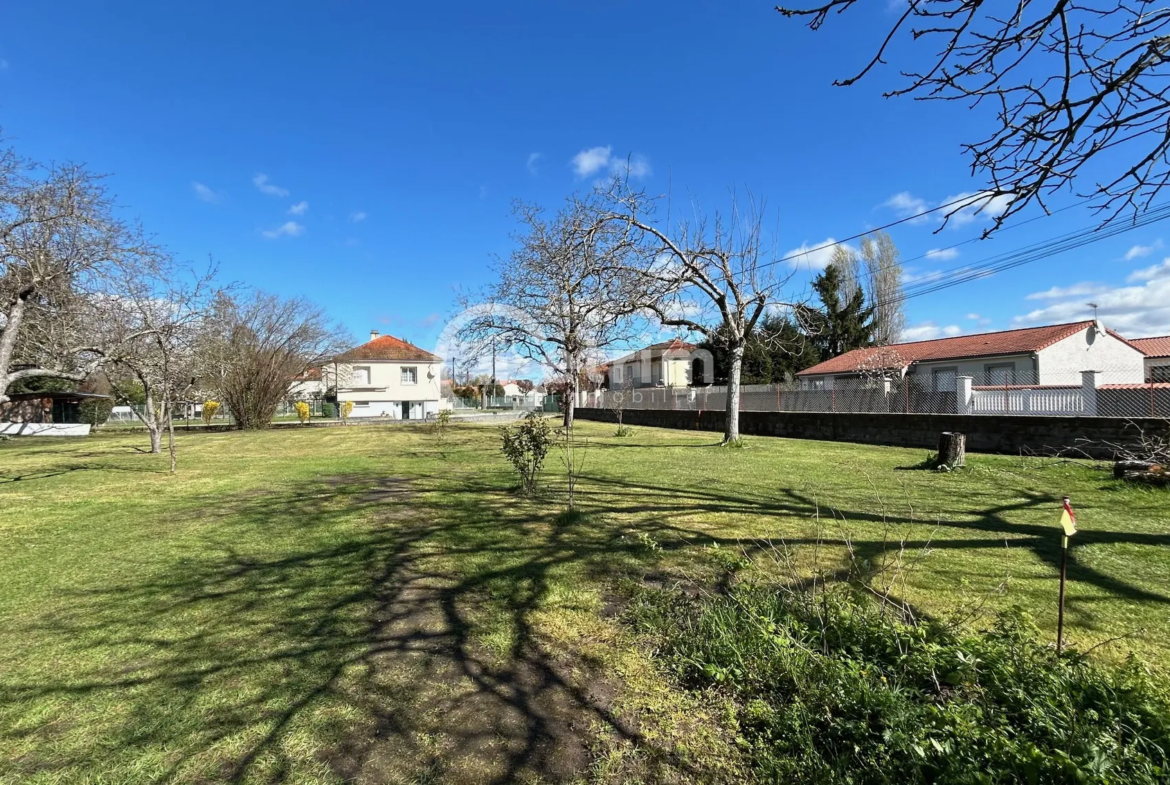 Terrain à bâtir de 1.112 m2 à Lezoux à 113 000 EUR 