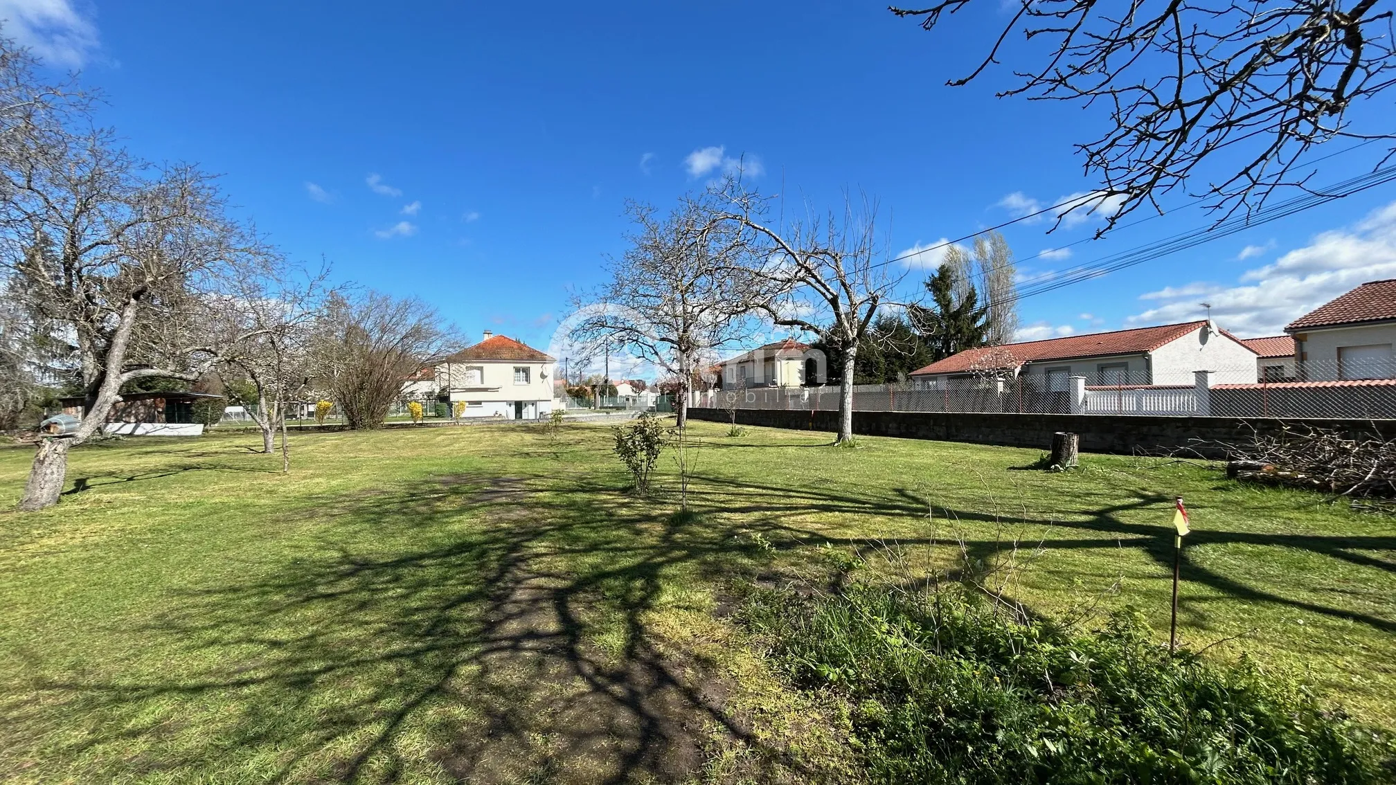 Terrain à bâtir de 1.112 m2 à Lezoux à 113 000 EUR 