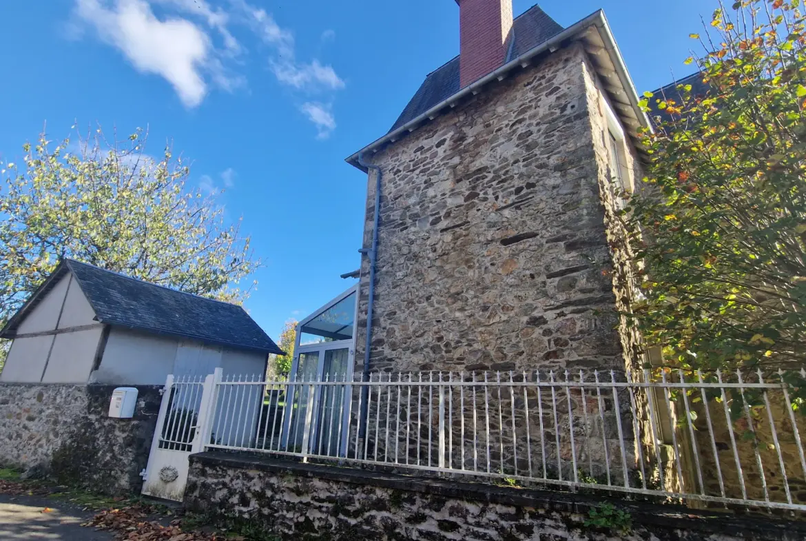 Maison charmante à vendre à Pompadour - 900 m² 