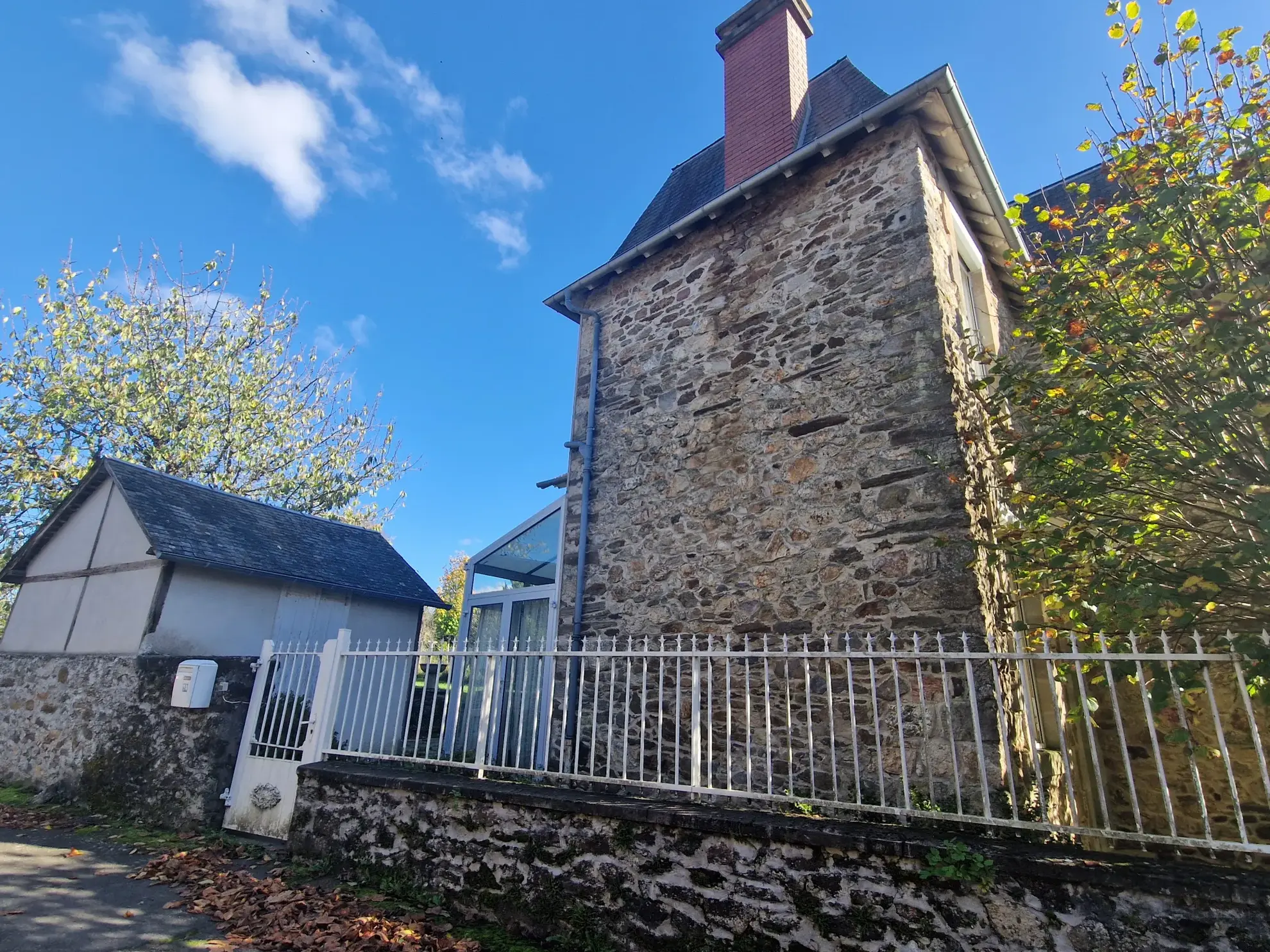 Maison charmante à vendre à Pompadour - 900 m² 