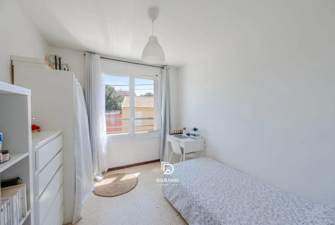 T5 lumineux de 81m² avec balcon et box garage à Le Canet, Marseille 