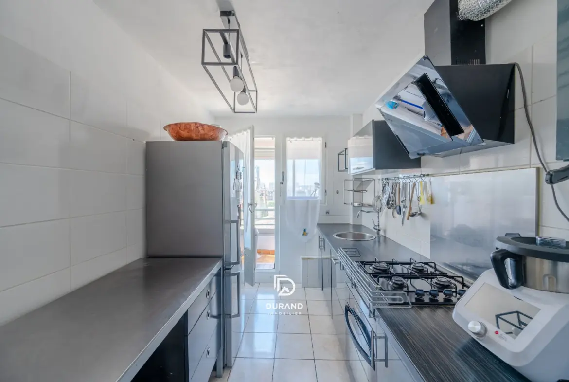 T5 lumineux de 81m² avec balcon et box garage à Le Canet, Marseille 