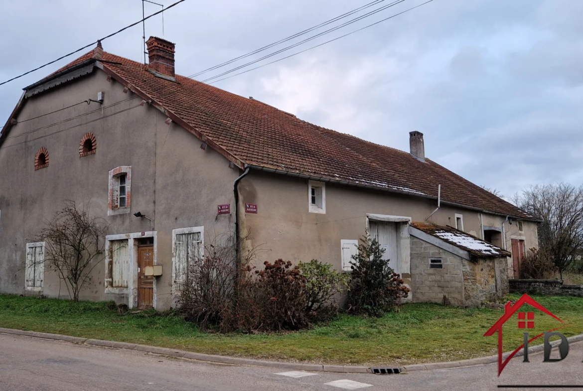 Ancienne ferme à rénover à Ouge - 70 m2 sur 689 m2 à 15.000 euros 