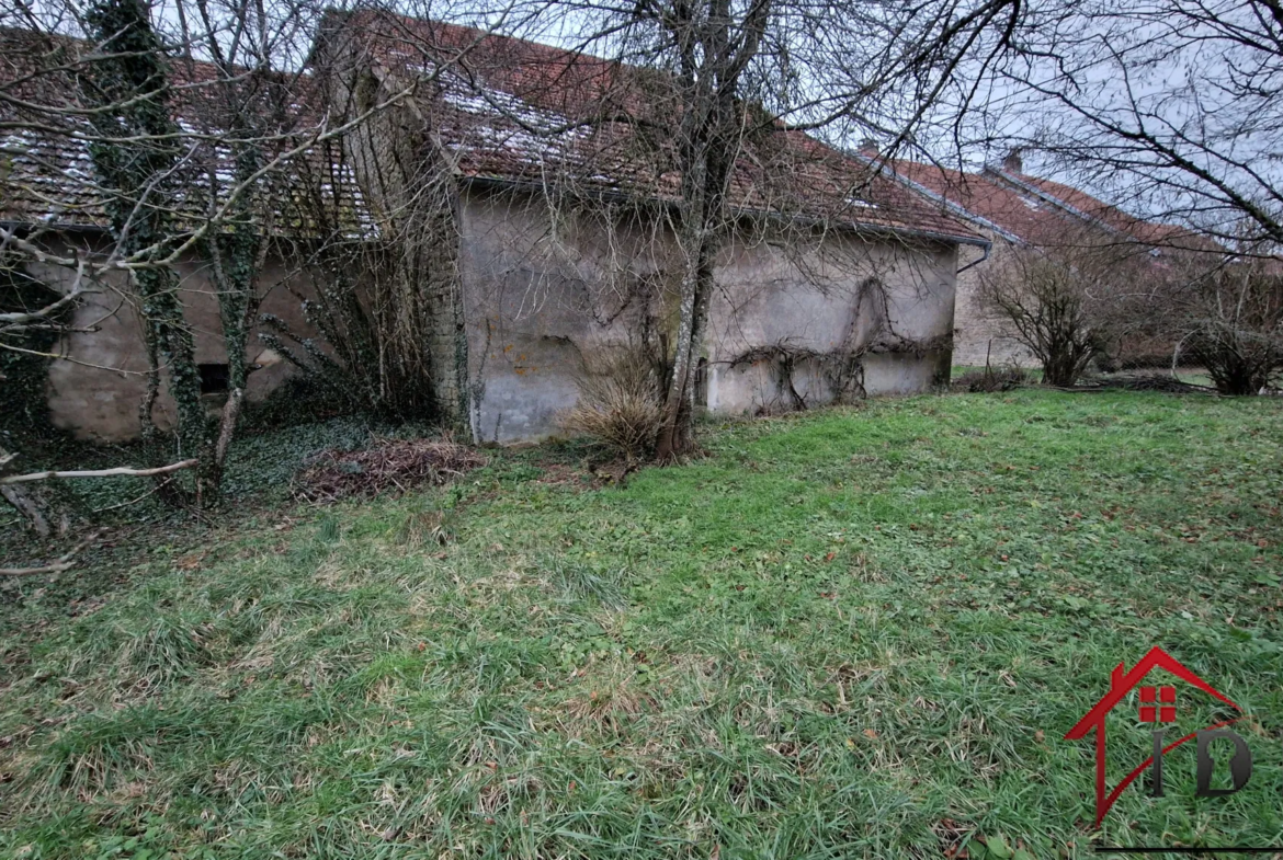 Ancienne ferme à rénover à Ouge - 70 m2 sur 689 m2 à 15.000 euros 