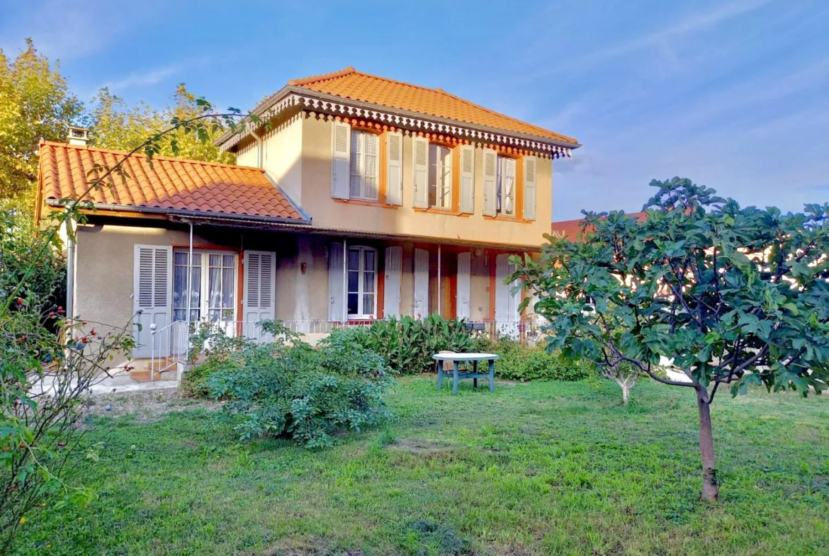 Belle maison à rénover à Sarras avec terrain de 350 m2 