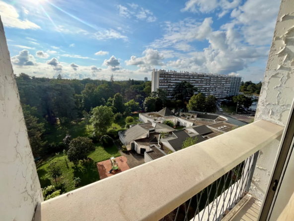 Appartement lumineux 4 pièces avec vues dégagées à Bron