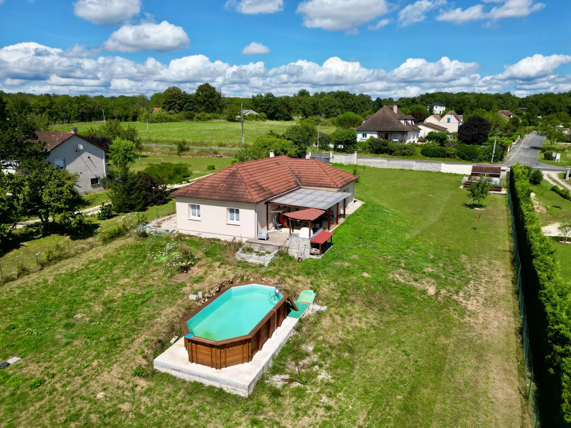 Vente Maison de Plain-Pied à Cavagnac - 3 Chambres et Piscine 