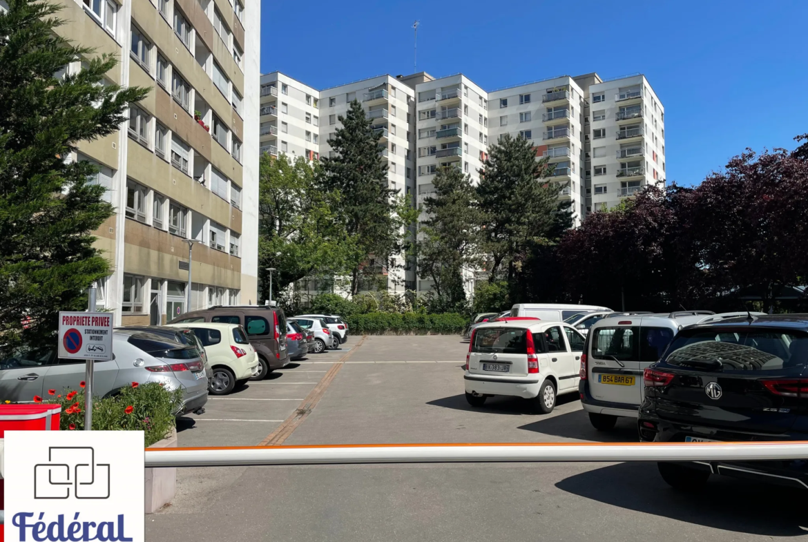 À vendre : F1-bis lumineux 37,75 m² à Strasbourg avec parking privatif 