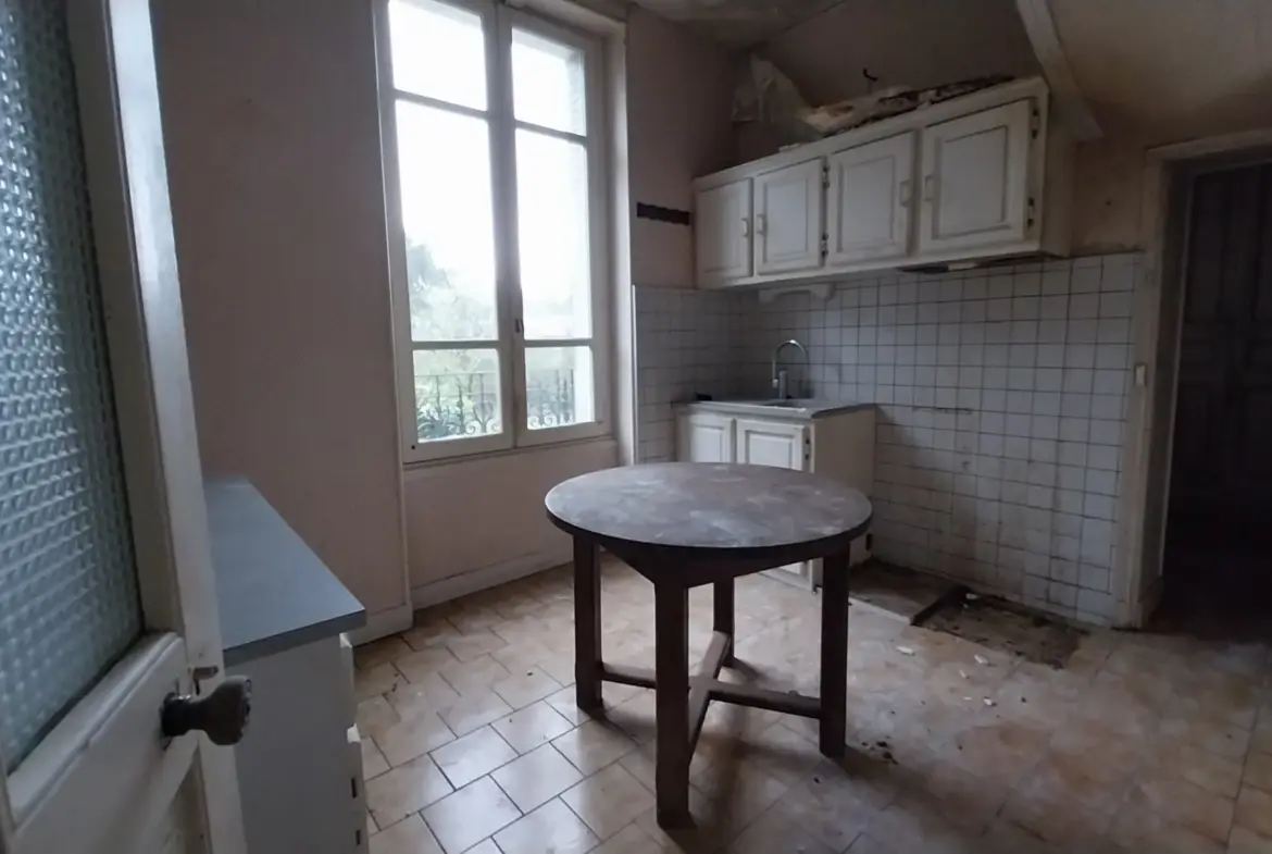 Maison à rénover avec 4 chambres à l'entrée de Ribérac 