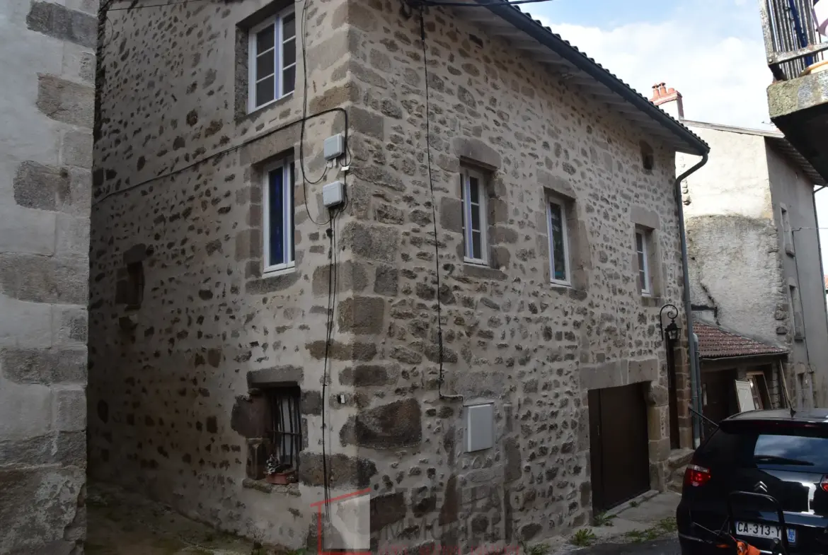 Maison de Bourg Rénovée à La Chaise Dieu de 68 m² 