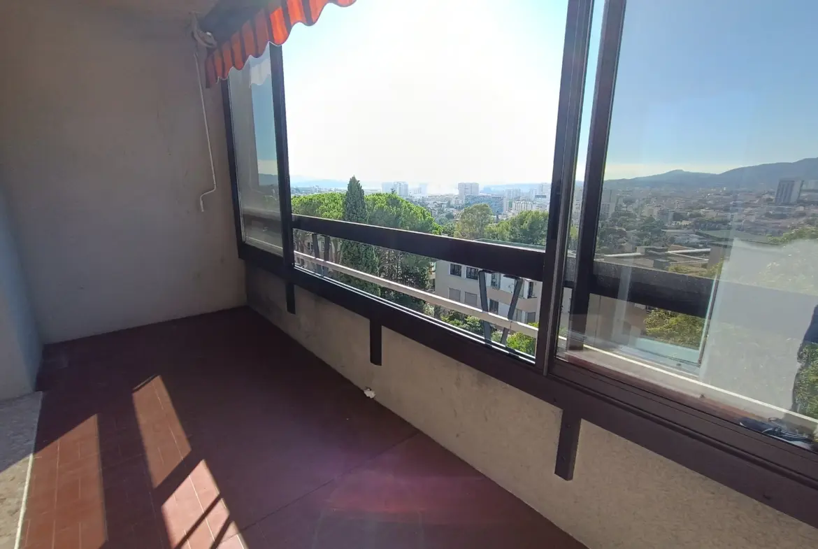 Vente Appartement T3 à Toulon avec Terrasse et Vue sur le Port 