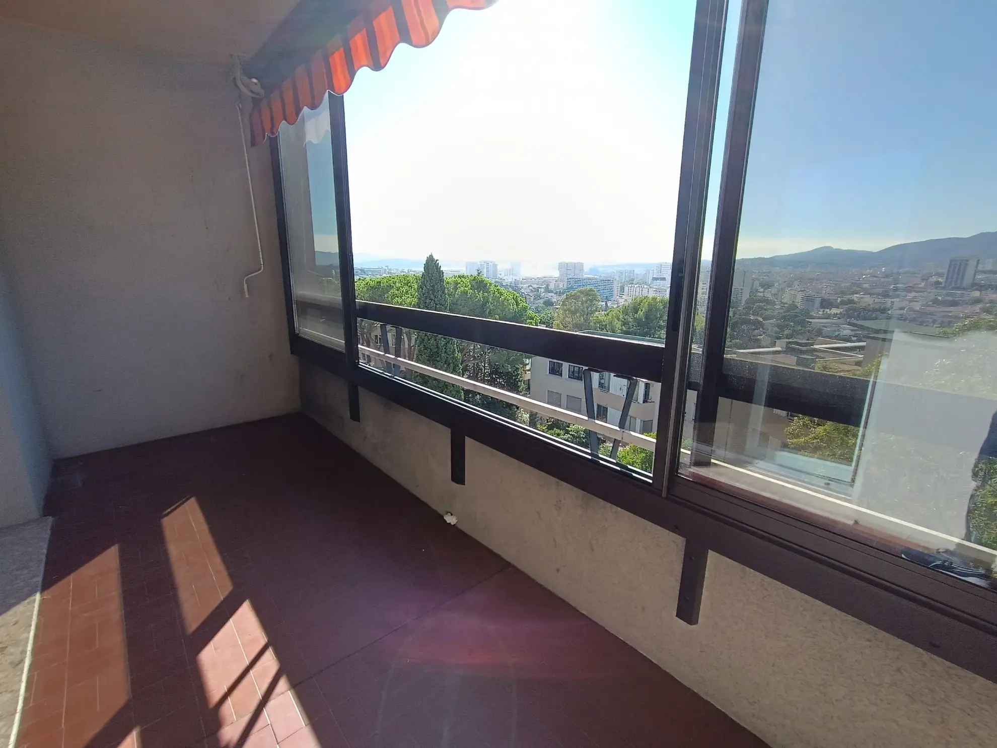 Vente Appartement T3 à Toulon avec Terrasse et Vue sur le Port 