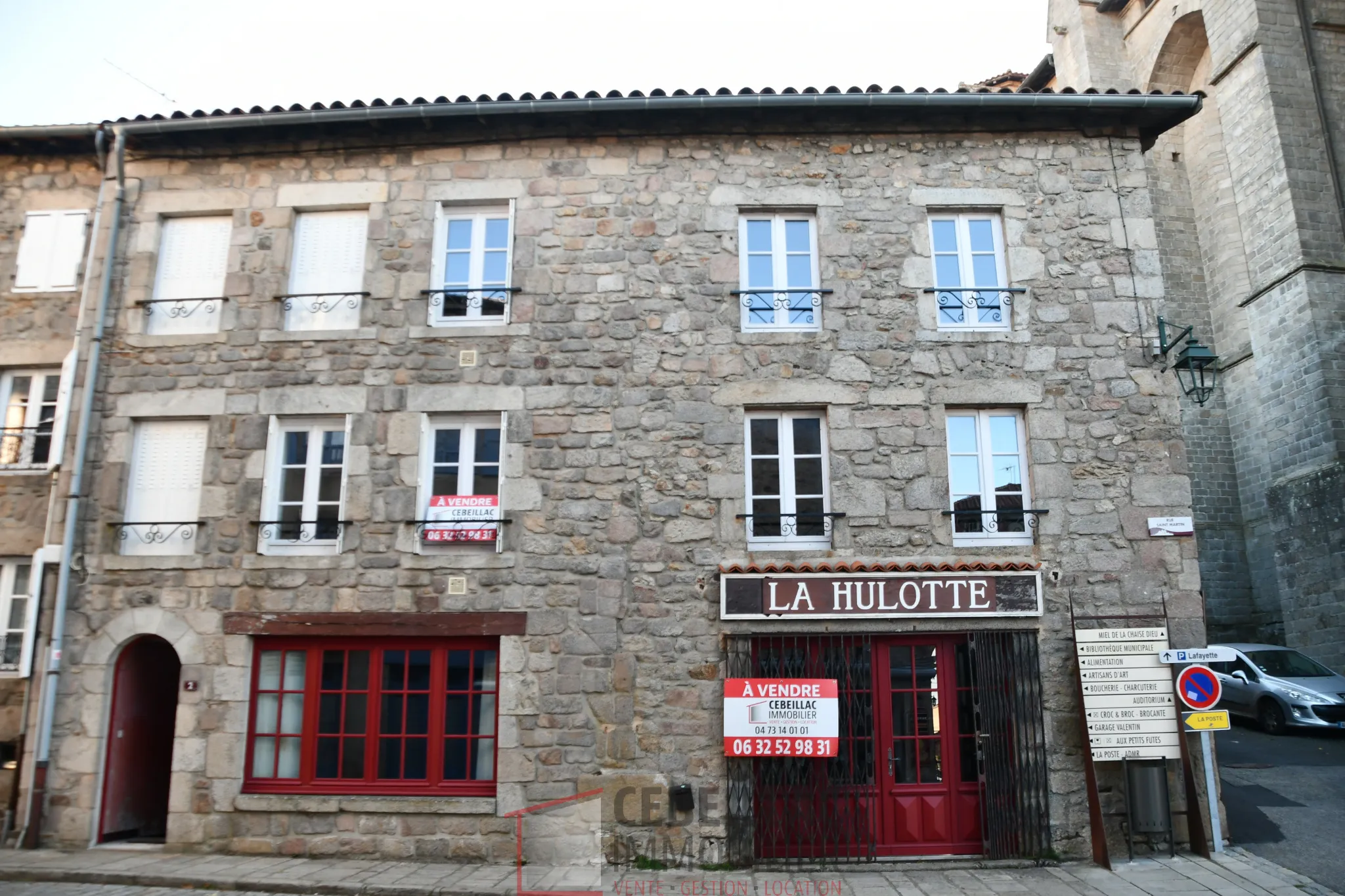 Immeuble avec local commercial et appartements à La Chaise-Dieu 