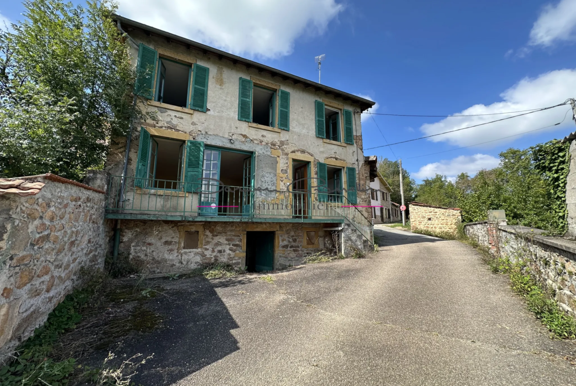 Maison d'Habitation avec Terrain à Thizy-les-Bourgs 