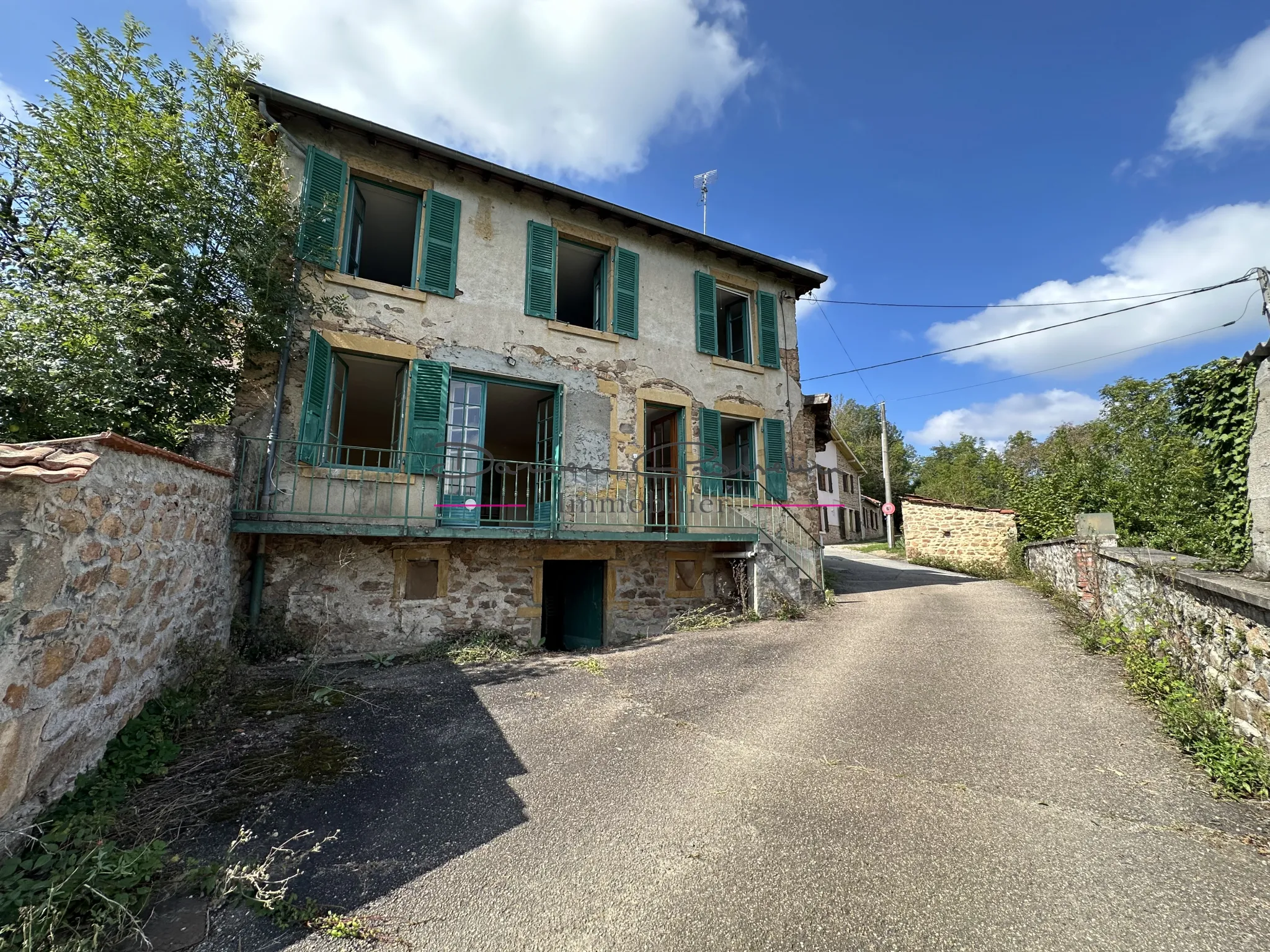 Maison d'Habitation avec Terrain à Thizy-les-Bourgs 