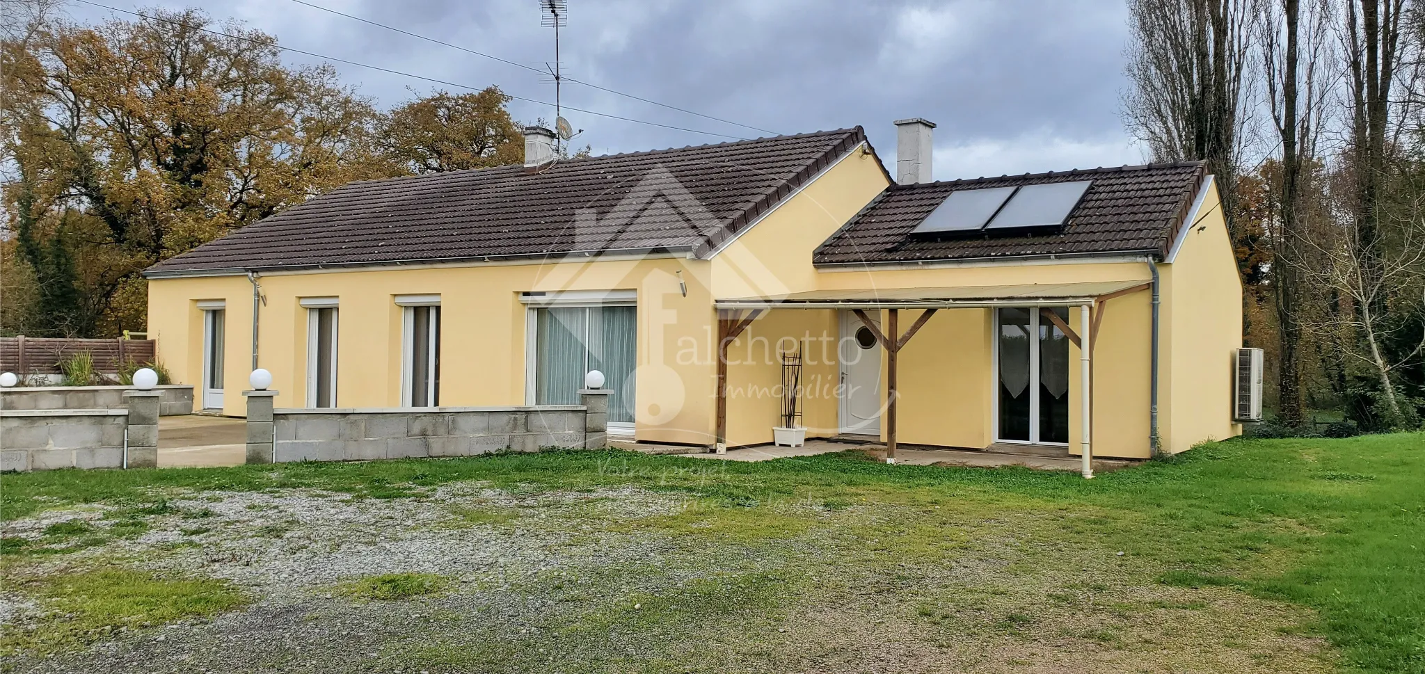 Maison de plain-pied à Saint-Loup - 130 m² avec terrain arboré 