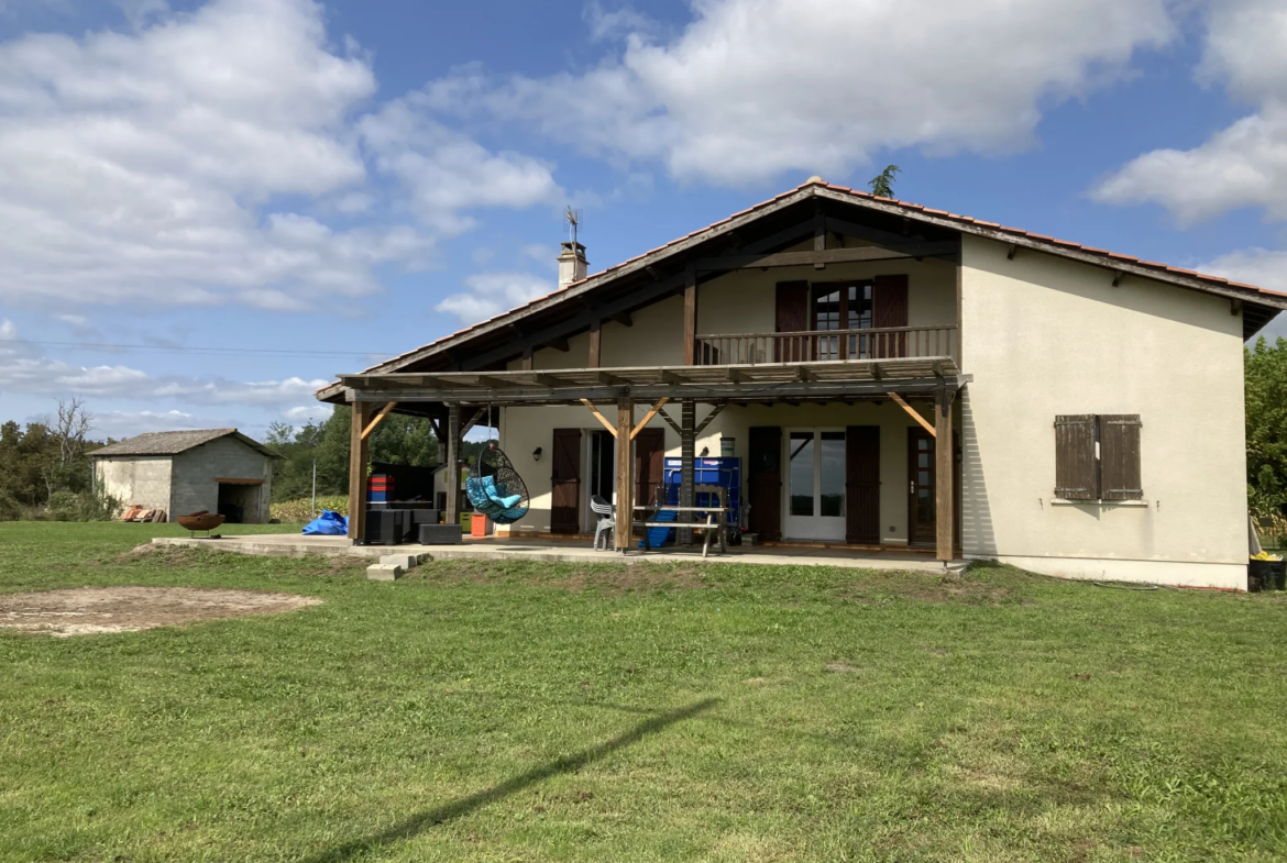 Maison rénovée de 130 m² à Bazas avec jardin et vue dégagée 