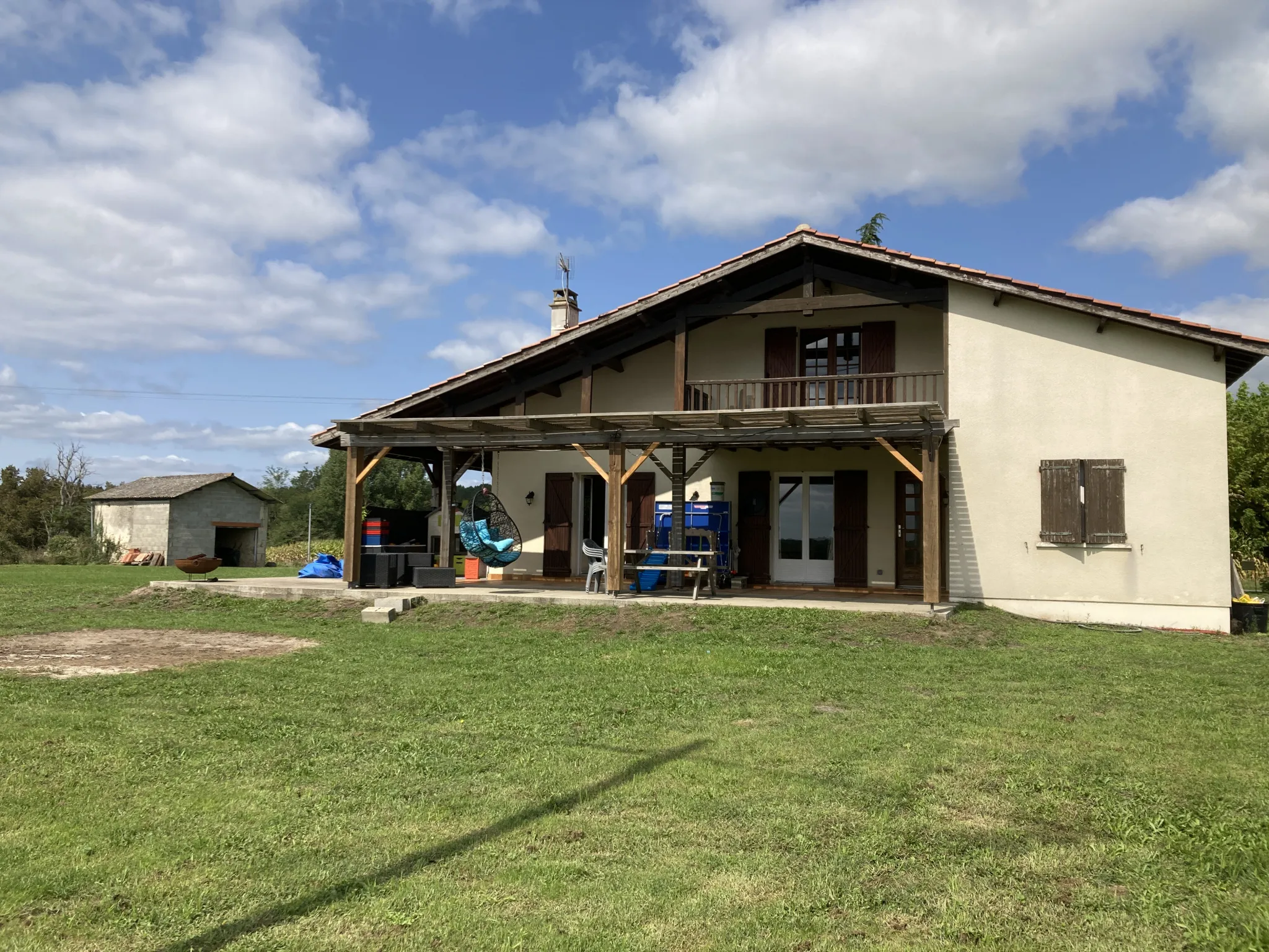 Maison rénovée de 130 m² à Bazas avec jardin et vue dégagée 