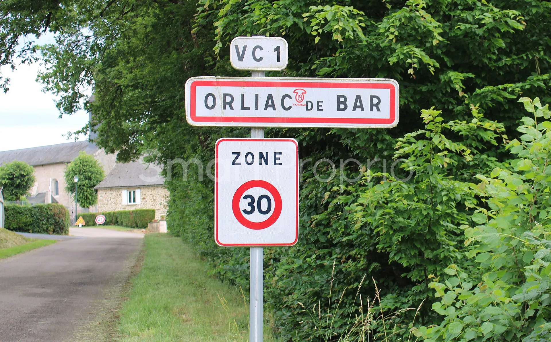 Maison de village à vendre à Orliac-De-Bar avec grange 