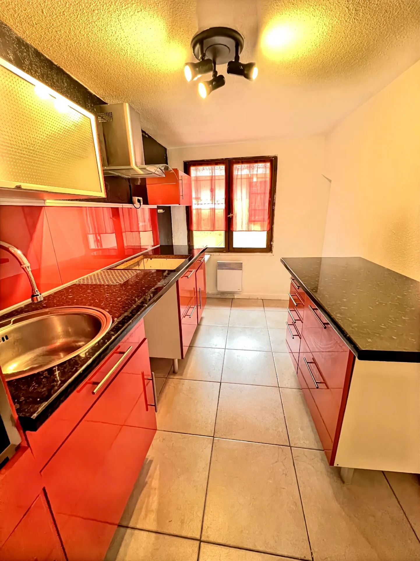 Maison de Ville à Vendre à Lunel - Plus de 98 m2 d'Espace à Vivre ! 