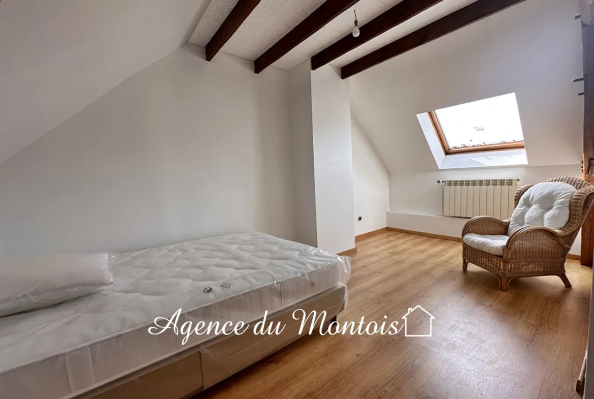 Fermette à vendre à Bray-sur-Seine - 4 pièces, 3 chambres, jardin de 930 m² 