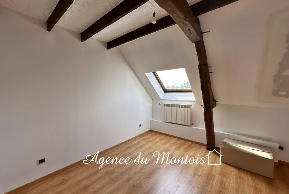 Fermette à vendre à Bray-sur-Seine - 4 pièces, 3 chambres, jardin de 930 m² 