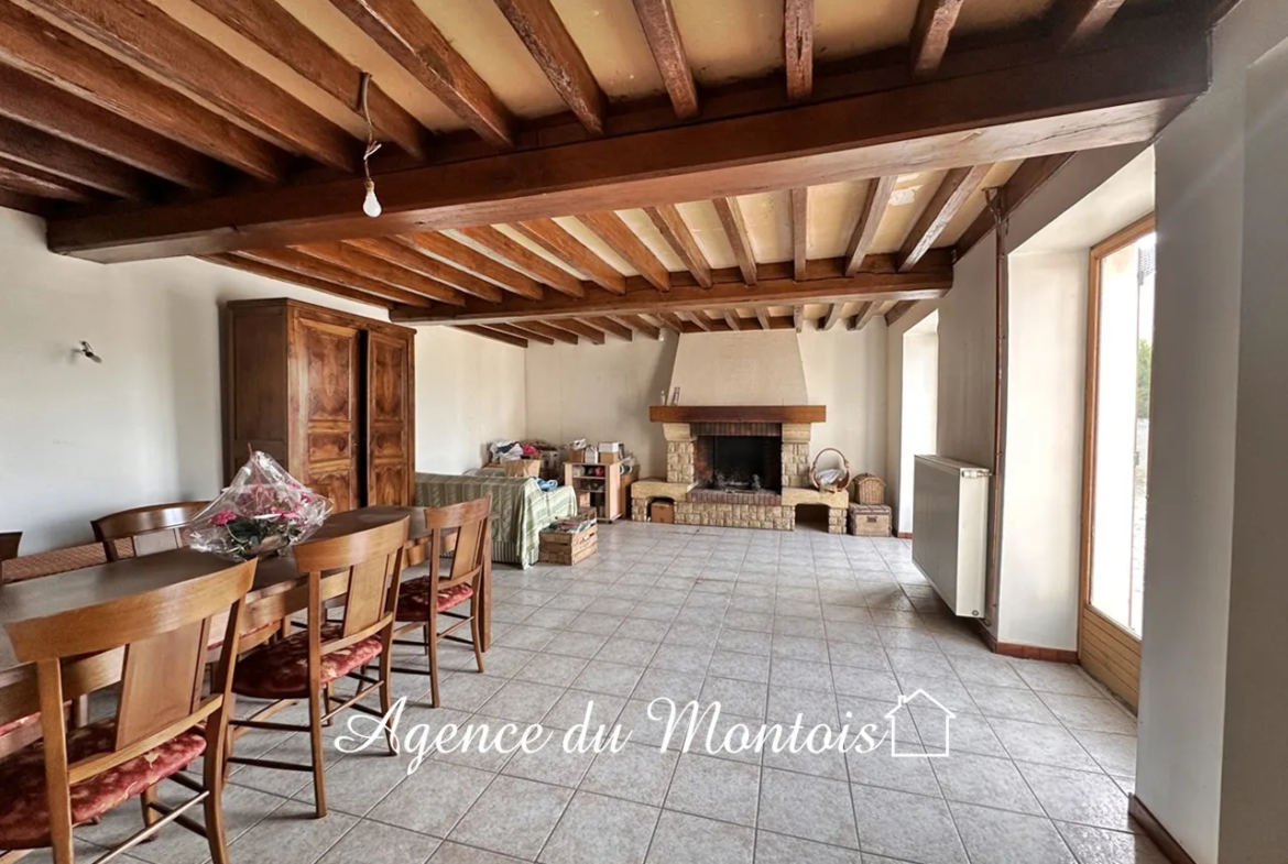 Fermette à vendre à Bray-sur-Seine - 4 pièces, 3 chambres, jardin de 930 m² 