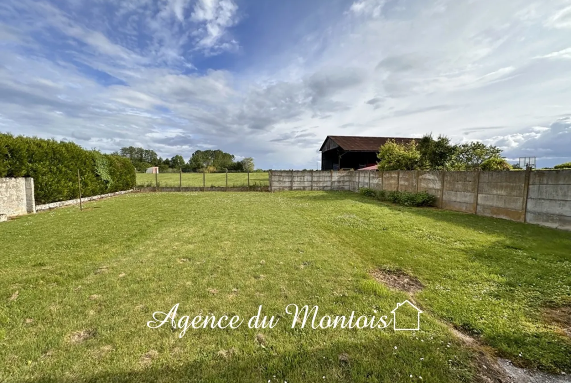 Fermette à vendre à Bray-sur-Seine - 4 pièces, 3 chambres, jardin de 930 m² 