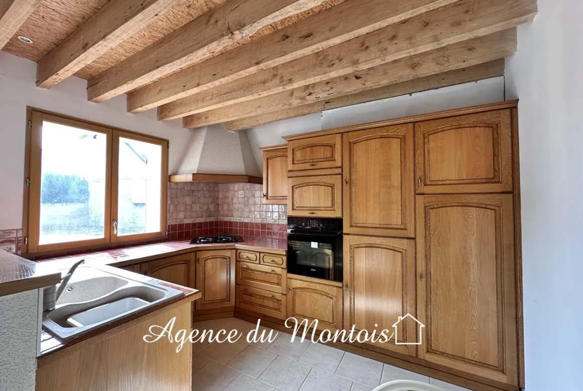 Fermette à vendre à Bray-sur-Seine - 4 pièces, 3 chambres, jardin de 930 m² 