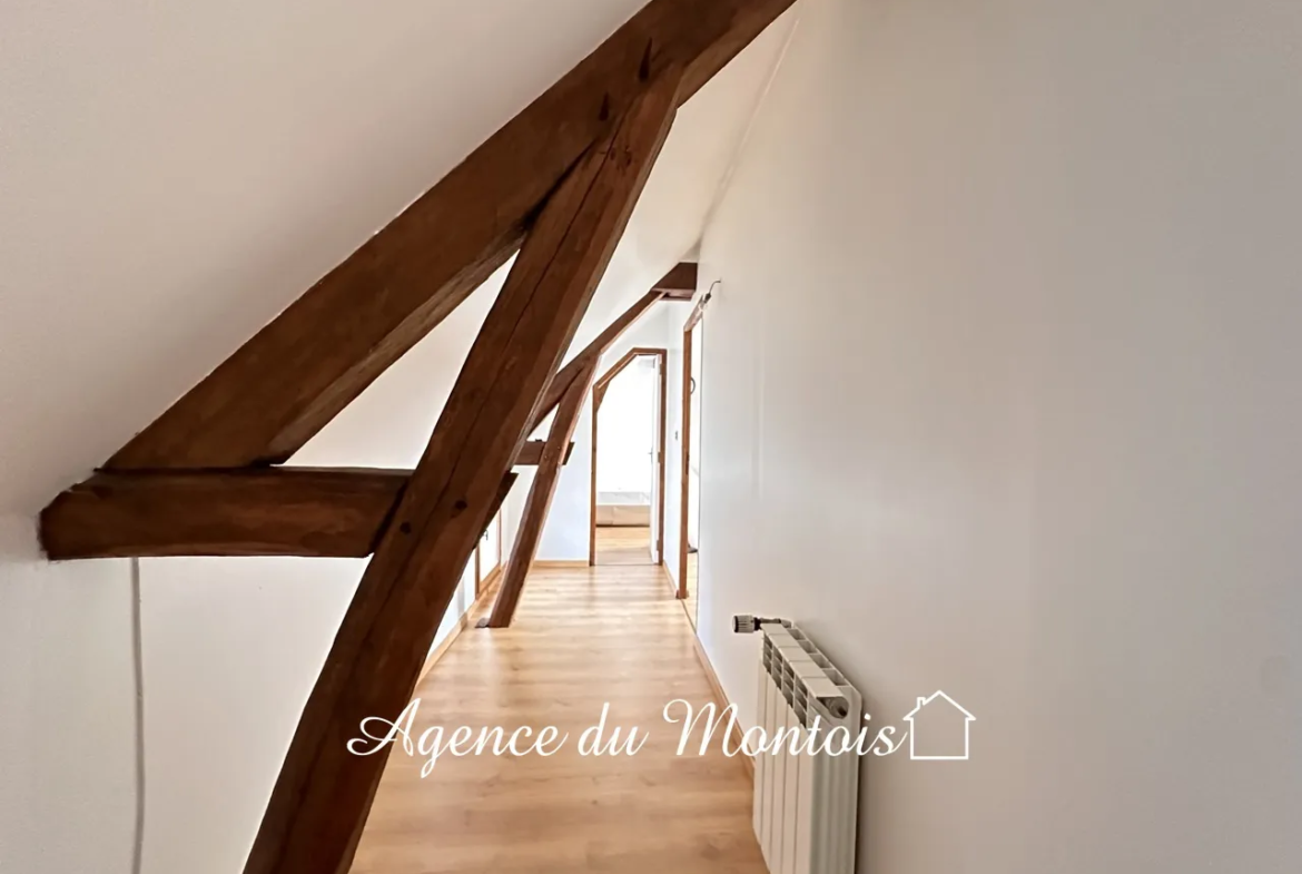 Fermette à vendre à Bray-sur-Seine - 4 pièces, 3 chambres, jardin de 930 m² 