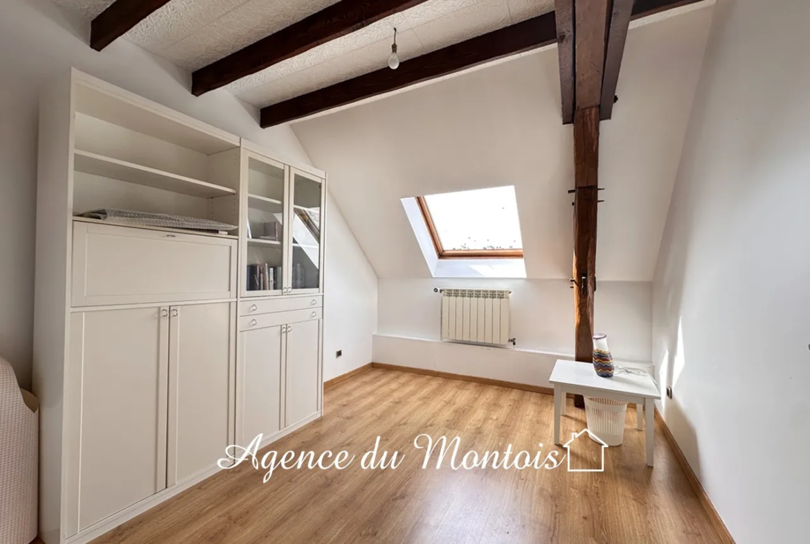 Fermette à vendre à Bray-sur-Seine - 4 pièces, 3 chambres, jardin de 930 m² 