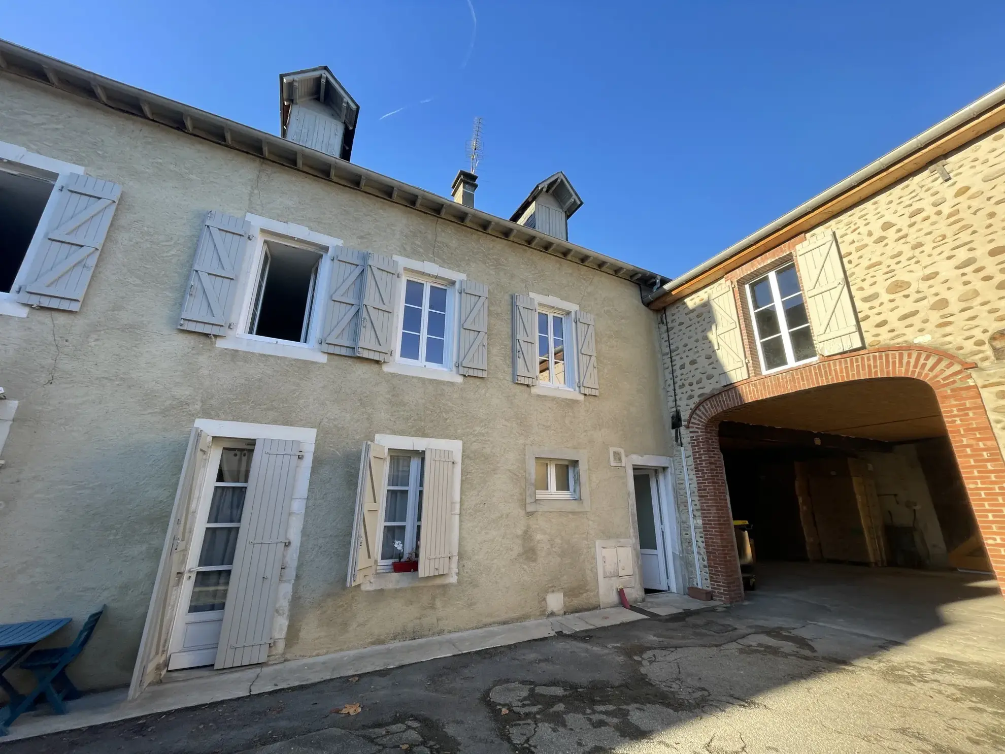 Bel appartement rénové de 77 m² à vendre à Morlaàs 