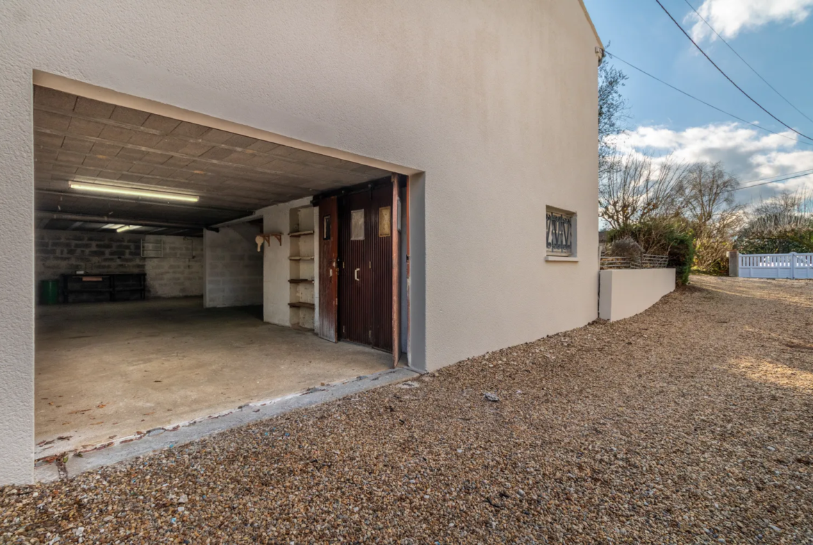 Maison T4 à rafraîchir avec jardin de 1500 m2 à Saint-Savinien 