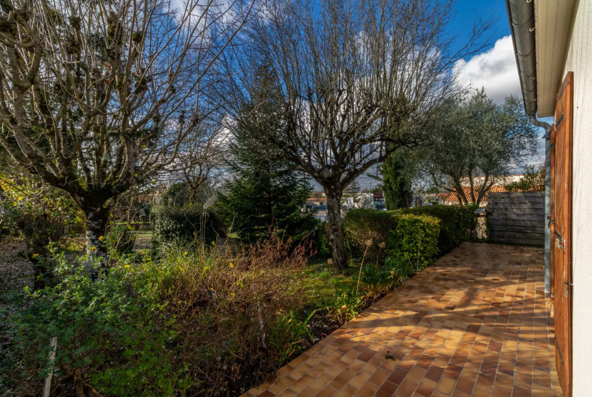 Maison T4 à rafraîchir avec jardin de 1500 m2 à Saint-Savinien 