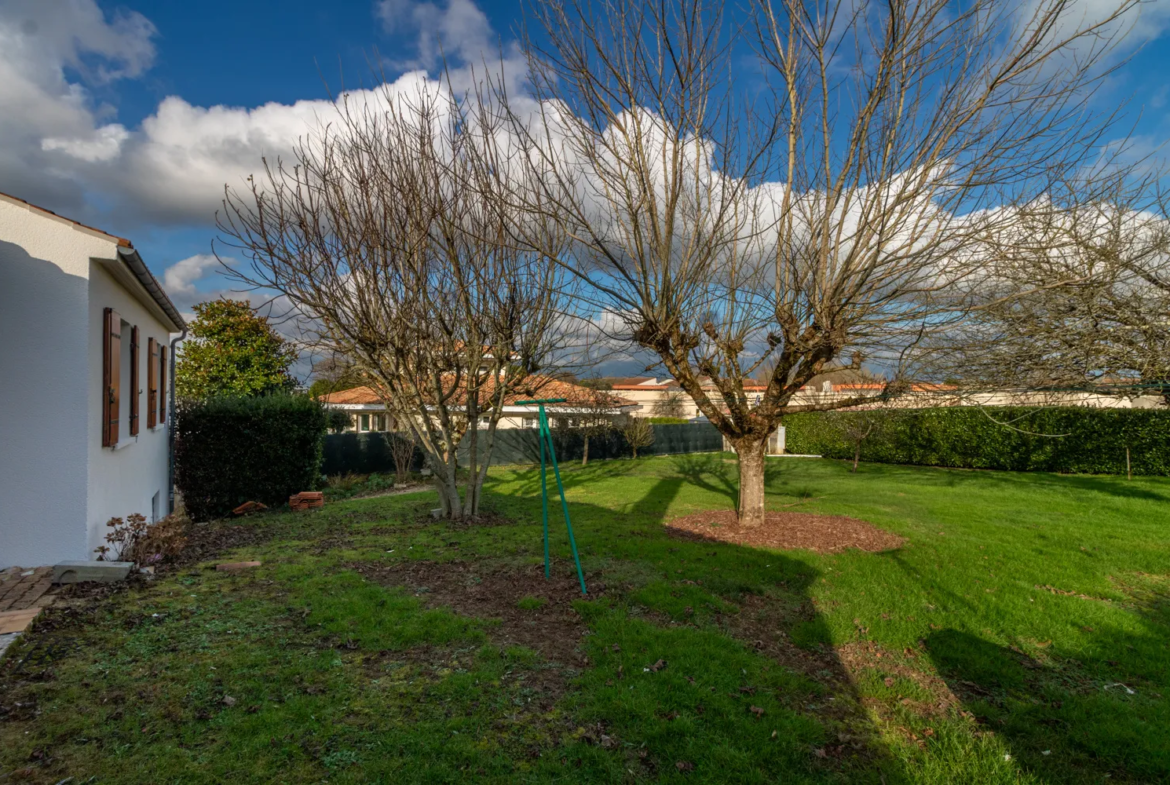 Maison T4 à rafraîchir avec jardin de 1500 m2 à Saint-Savinien 