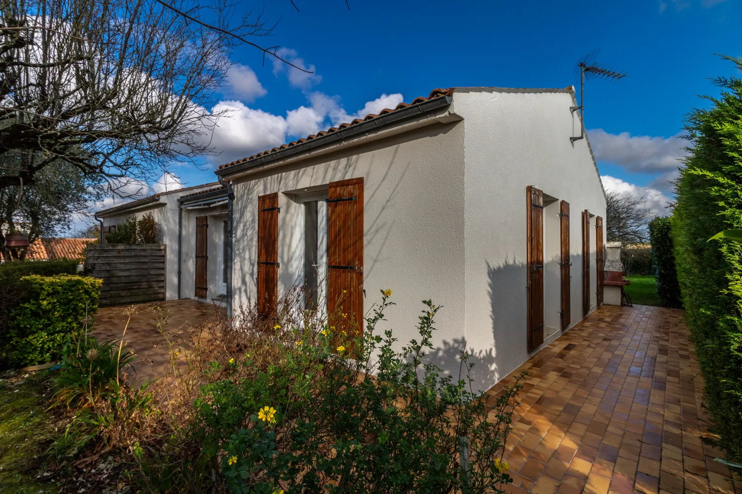 Maison T4 à rafraîchir avec jardin de 1500 m2 à Saint-Savinien 