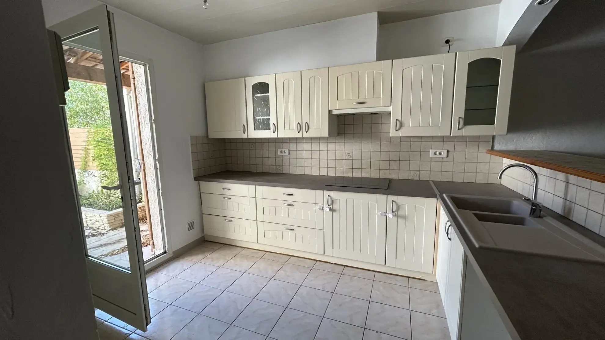 Maison F4 rénovée à Sorgues - 232 000 € 