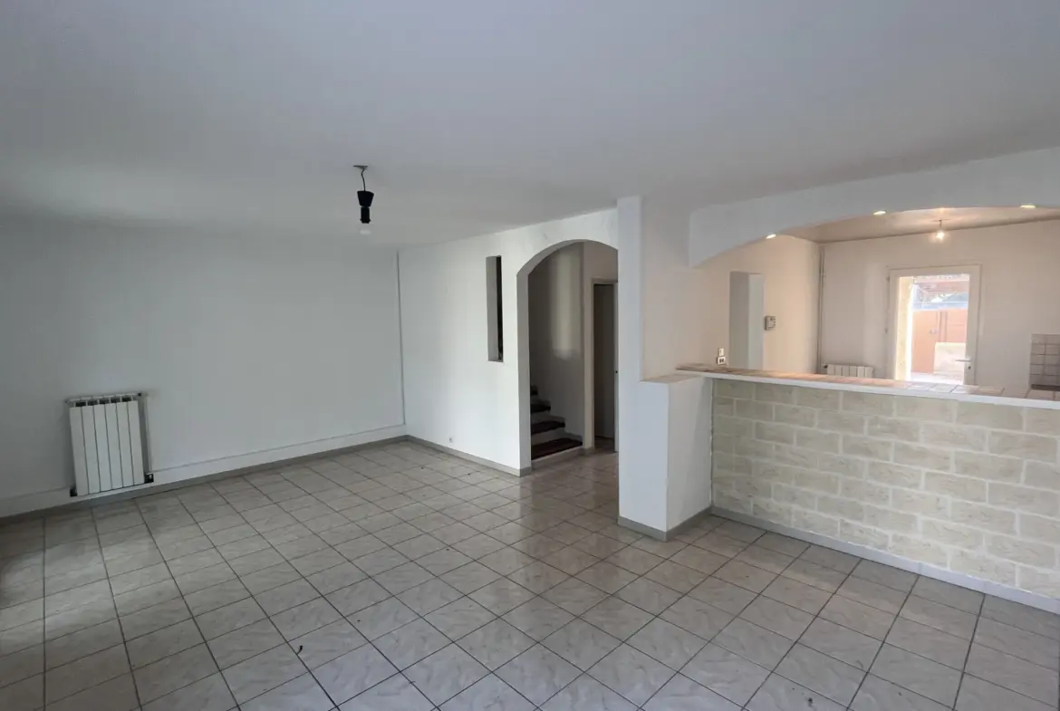 Maison F4 rénovée à Sorgues - 232 000 € 