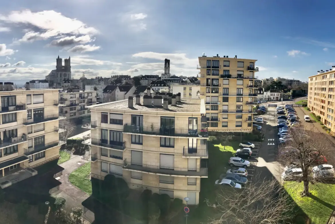 À vendre : Appartement rénové 4 pièces à Mantes-la-Jolie avec vue et parking 