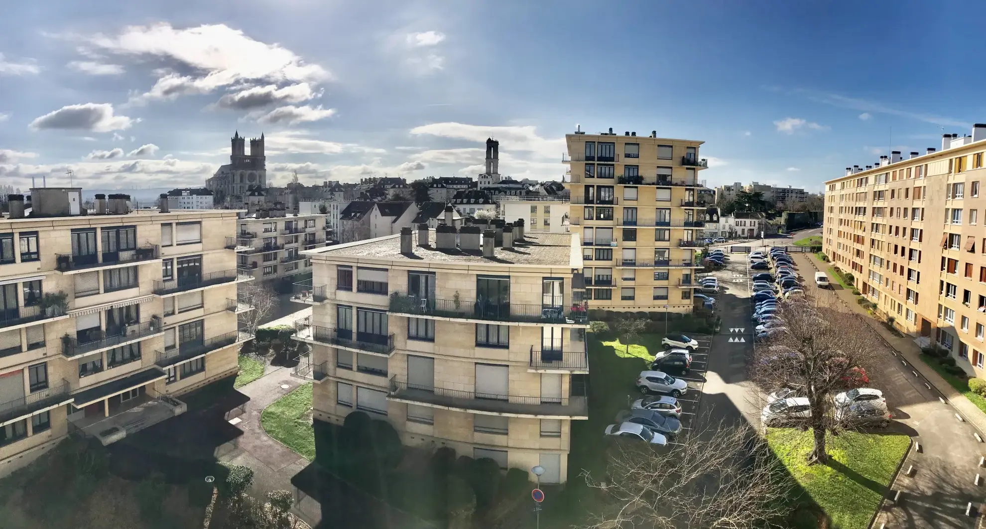 À vendre : Appartement rénové 4 pièces à Mantes-la-Jolie avec vue et parking 