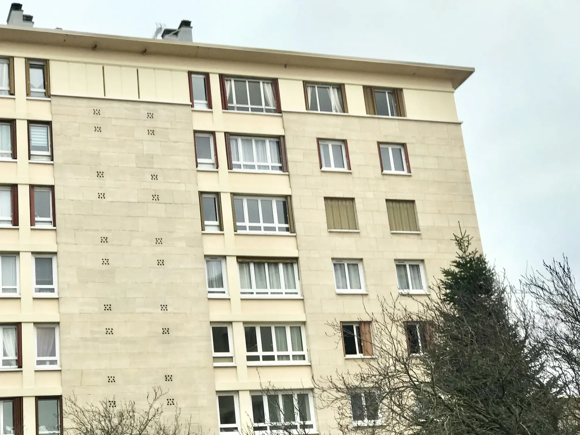 À vendre : Appartement rénové 4 pièces à Mantes-la-Jolie avec vue et parking 