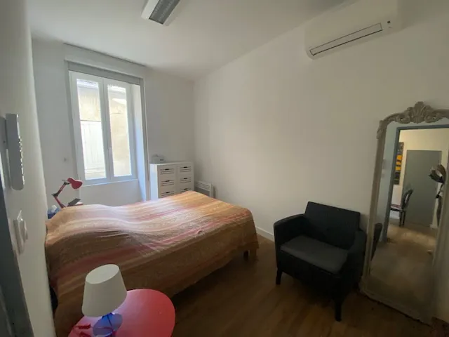 Appartement T2 rénové 63 m² à Nîmes - Révolution 