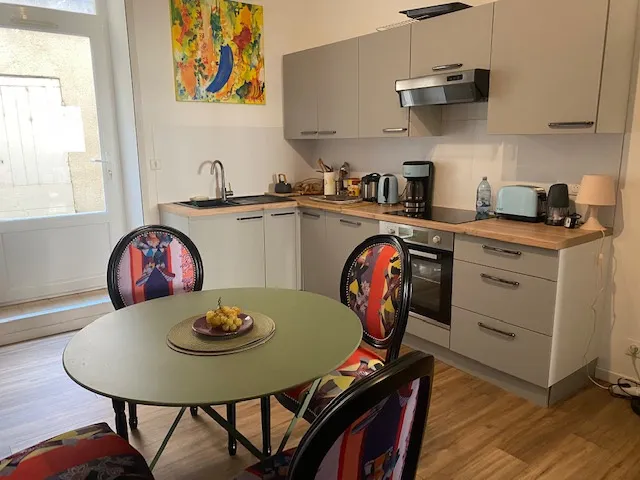 Appartement T2 rénové 63 m² à Nîmes - Révolution 