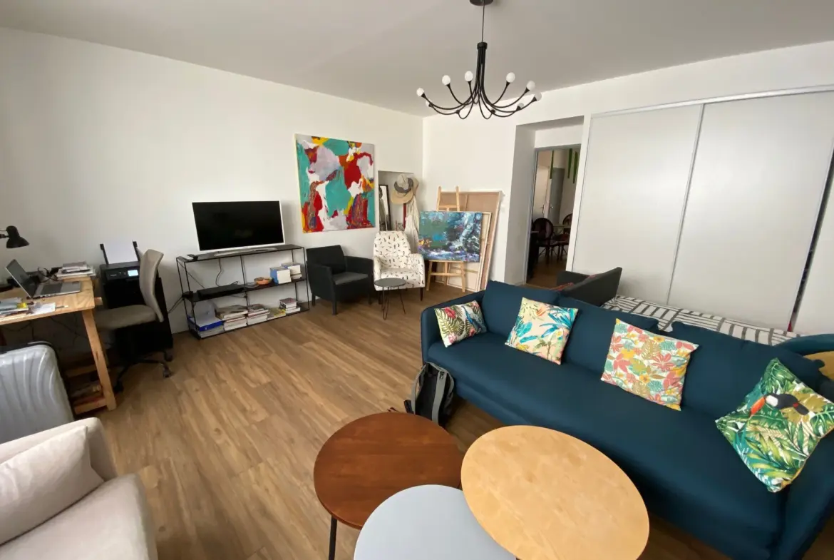 Appartement T2 rénové 63 m² à Nîmes - Révolution 