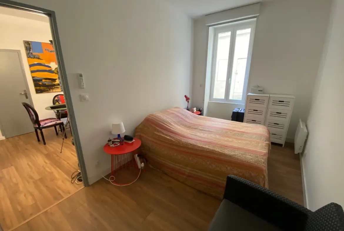 Appartement T2 rénové 63 m² à Nîmes - Révolution 