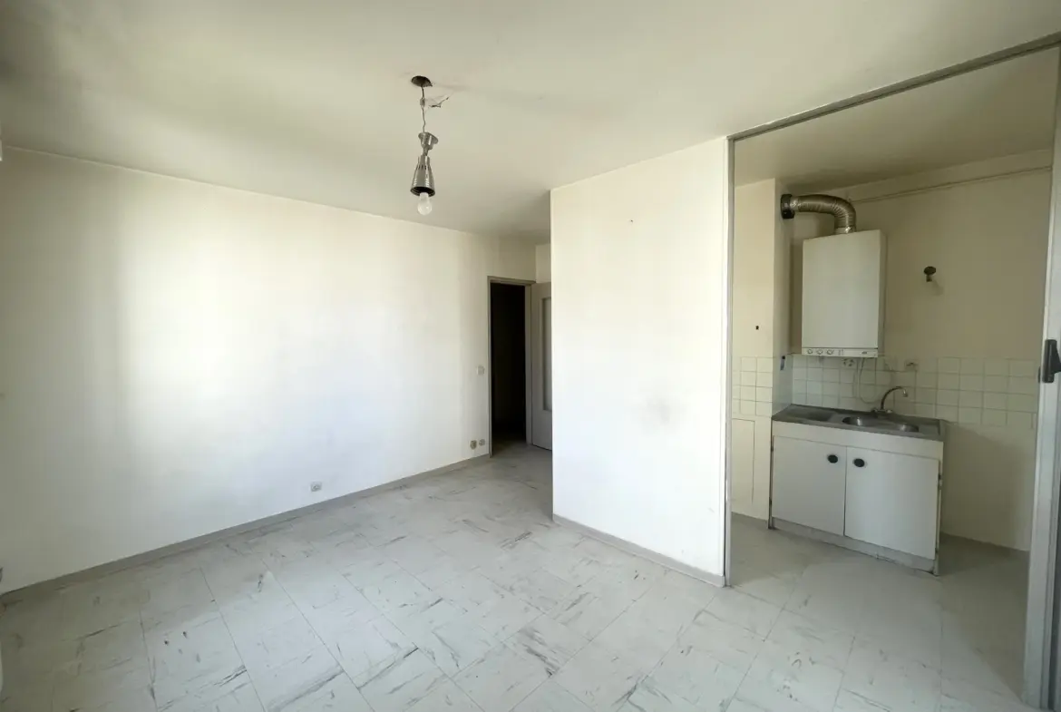 À vendre : Studio 26 m² avec loggia et parking à Toulon 