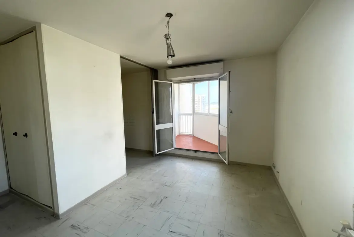 À vendre : Studio 26 m² avec loggia et parking à Toulon 