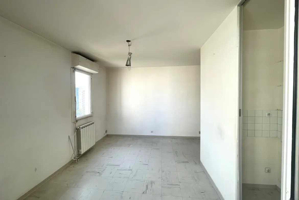 À vendre : Studio 26 m² avec loggia et parking à Toulon 